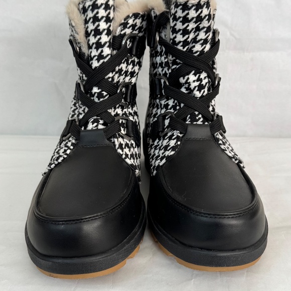 Torrid Black White Houndstooth Lace Up Cold Weather Booties Boots Sz. 10.5 WW - Picture 8 of 12